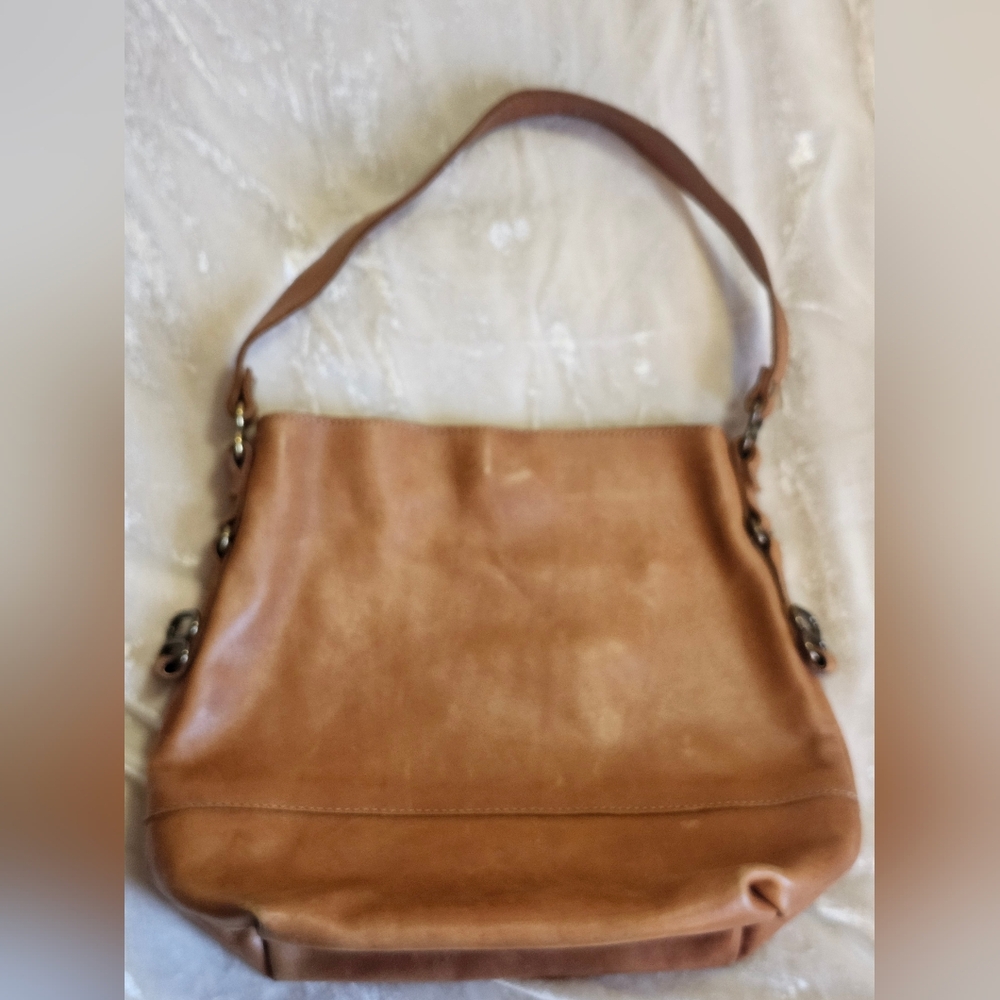 Elegant Tan Leather Shoulder Bag